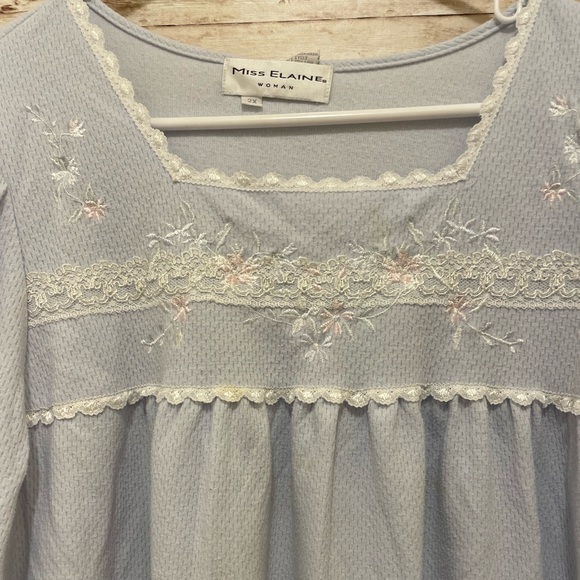 Miss Elaine Woman classic flower embroidered nightgown 2X - Picture 2 of 5